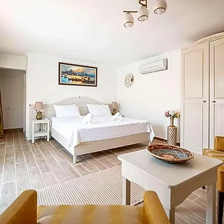 Lunas Alacati Hotel *
