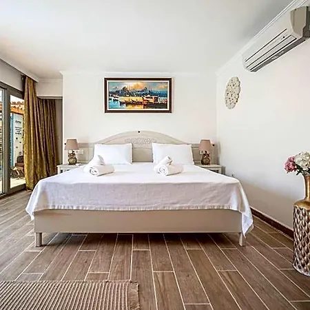 Lunas Alacati Hotel *
