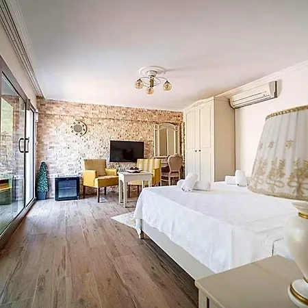 Lunas Alacati Hotel *